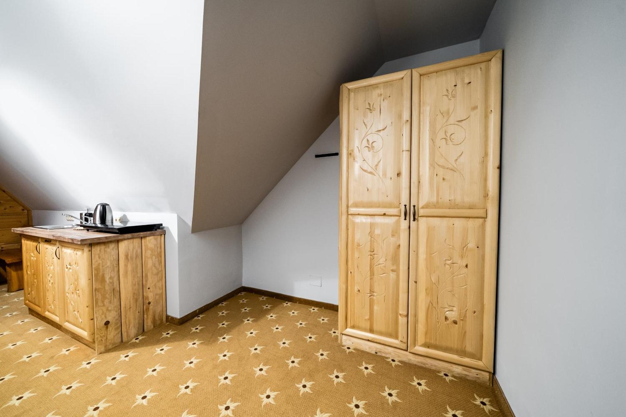 Zapotoczny Residence Зомб Номер фото